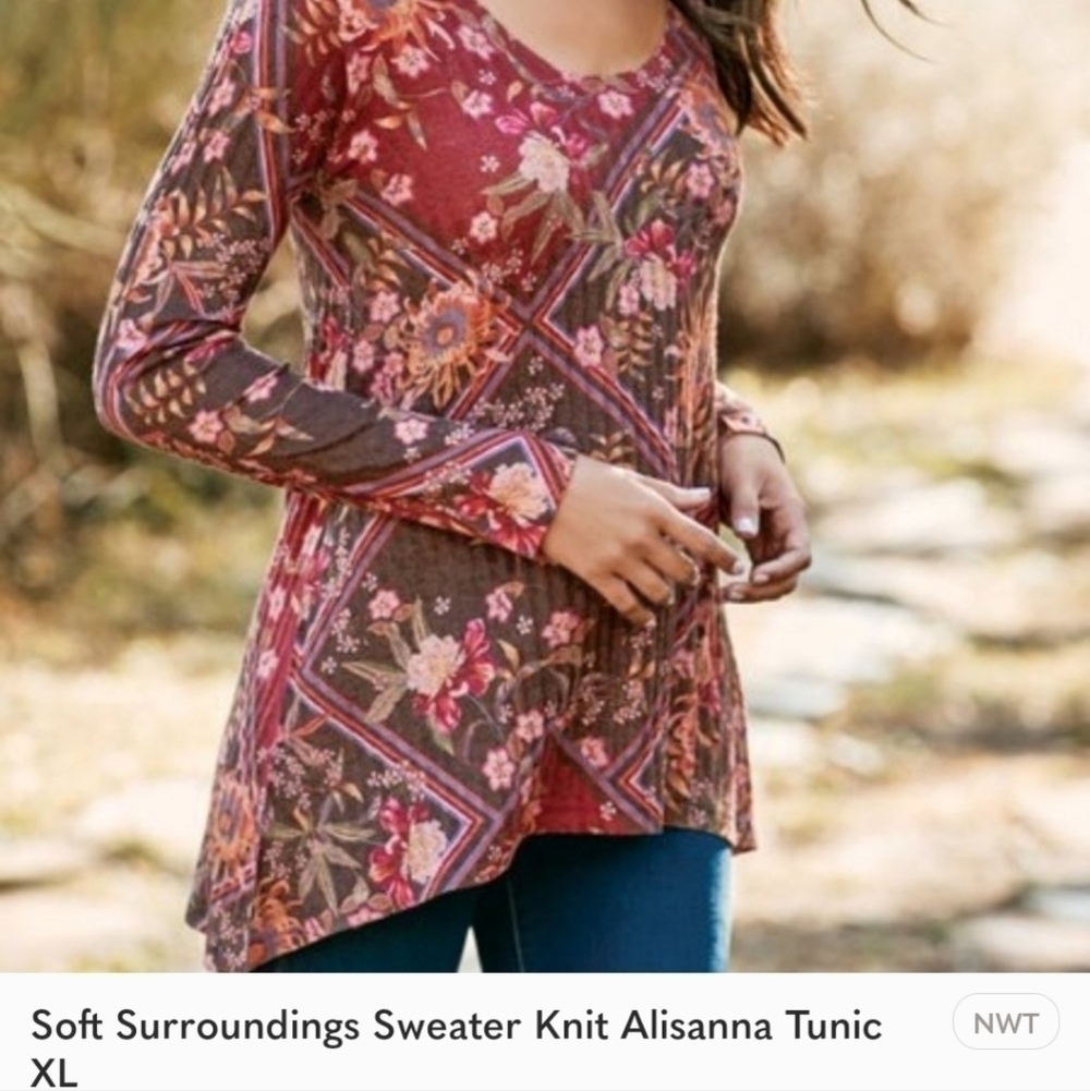 Soft surrounding floral long sleeve blouse - Picture 2 of 2